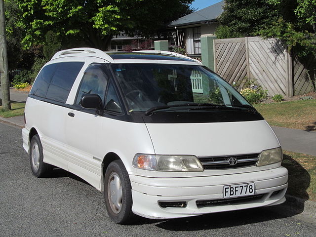 640px-1999_Toyota_Estima_Supercharger_(widebody;_Japan)NZ Car Freak .jpg